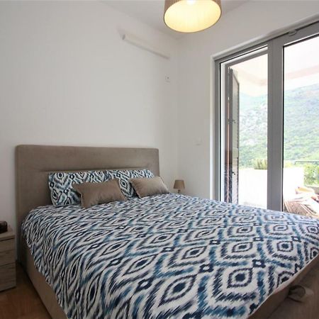Luxury 1 Bedroom Apartment With Cozy Garden D2-2 In Morinj Kotor Kültér fotó