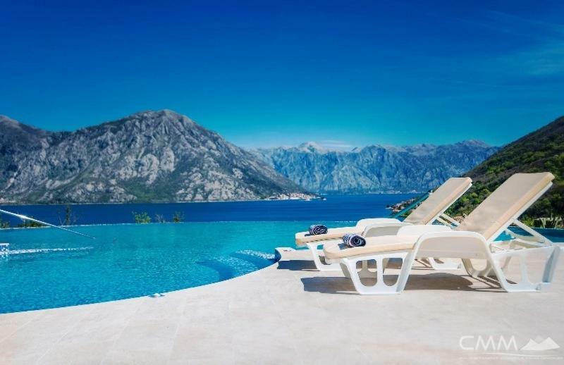 Luxury 1 Bedroom Apartment With Cozy Garden D2-2 In Morinj Kotor Kültér fotó