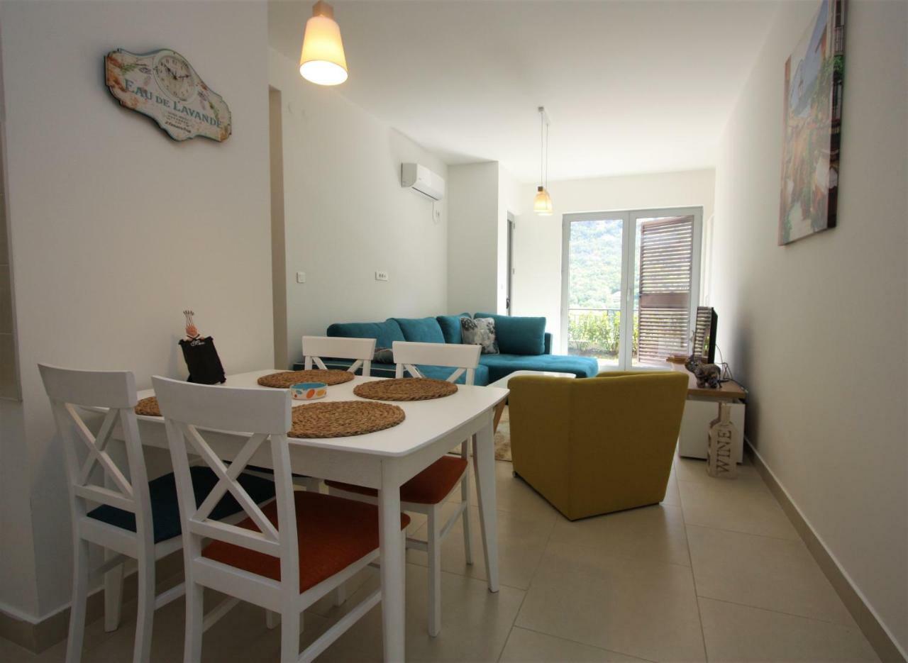 Luxury 1 Bedroom Apartment With Cozy Garden D2-2 In Morinj Kotor Kültér fotó