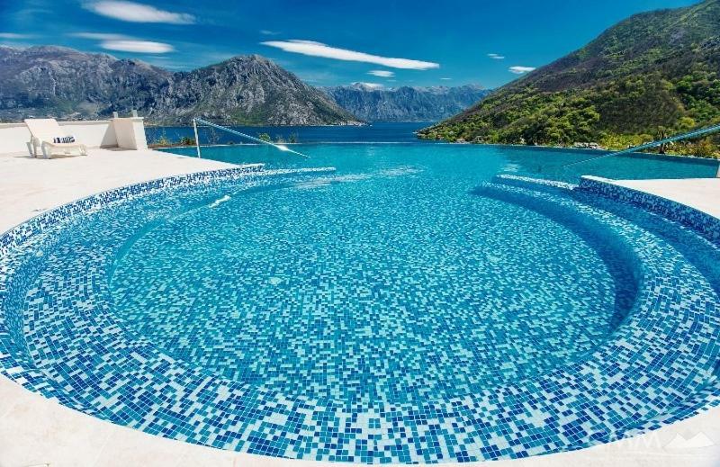 Luxury 1 Bedroom Apartment With Cozy Garden D2-2 In Morinj Kotor Kültér fotó