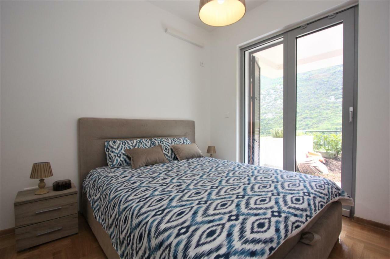 Luxury 1 Bedroom Apartment With Cozy Garden D2-2 In Morinj Kotor Kültér fotó