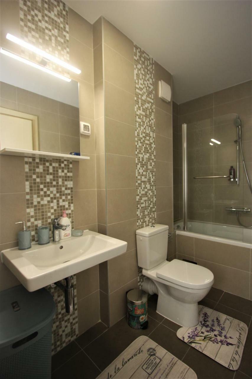 Luxury 1 Bedroom Apartment With Cozy Garden D2-2 In Morinj Kotor Kültér fotó